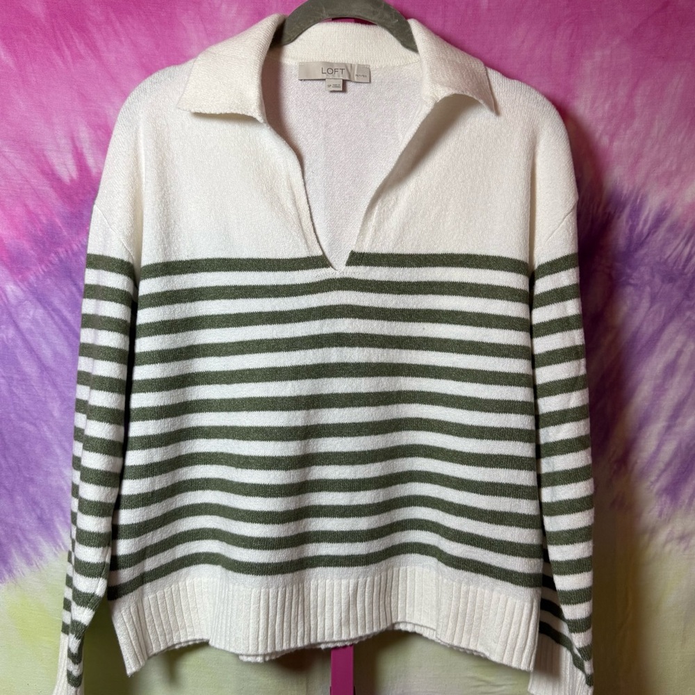 LOFT Women's V-Neck Sweater - Cream and Green Stripes 🔥